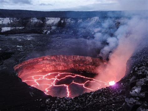 The Stories Behind These 12 Hawaiian Volcanoes Will Leave You