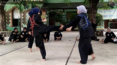 Tingkat sabuk merah untuk tingkatan ini disebut juga tingkat pendekar muda ( dalam silat disebut warga ). Ekstrakurikuler Pencak Silat MA AL IMAROH | Kelas Putri ...
