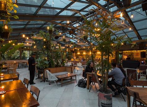 Gambar tentang 7 Tempat Makan Rooftop Di Jakarta Untuk Dinner Romantis