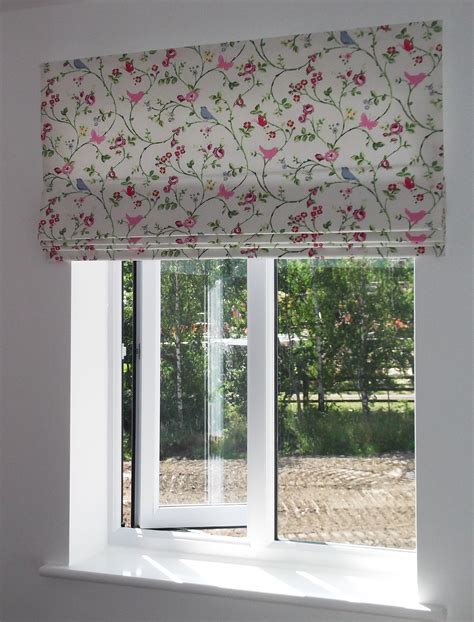 Roman Blind In A Pretty Floral Window Dressings Roman Blinds Valance