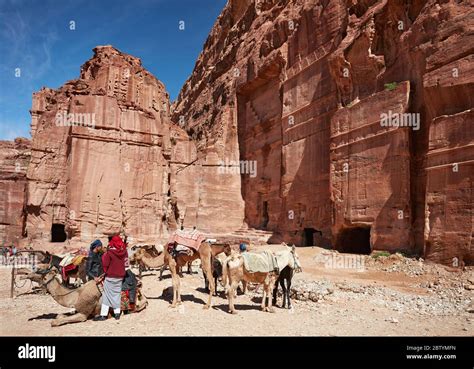 Jordan Petra Pink City Hi Res Stock Photography And Images Alamy