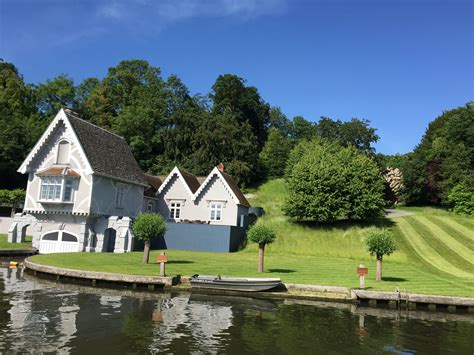 River Thames House Boat Golf Courses Houses Field Mansions House