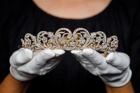 A Peek Inside The Platinum Jubilee Tiara And Portrait Exhibitions At