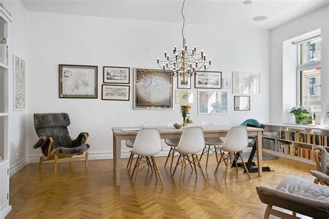 Dining Room In Scandinavian Style With Parquet Flooring Founterior