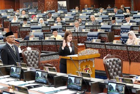 Vivian wong shir yee, member of parliament for sandakan limited car parking has been one of the major issues requested by citizens. Vivian Wong Angkat Sumpah Ahli Dewan Rakyat | Sabah Post