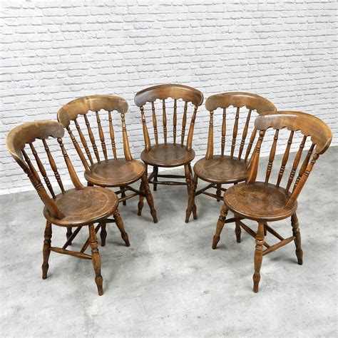 Windsor chairs come in an assortment of varieties and get there name from the town of windsor in the royal county of berkshire to the west of london. Windsor Kitchen Chairs in Kitchen Chair Sets