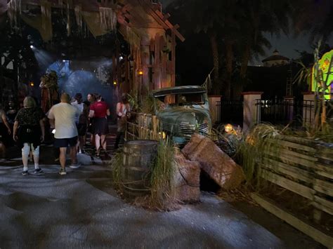 Review Scarecrow Cursed Soil Scare Zone At Universal Orlandos