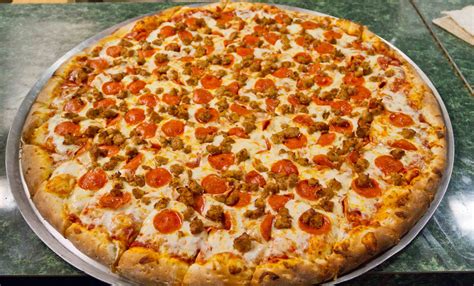 The 7 Largest Pizzas In Wisconsin