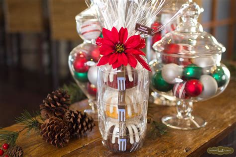 The batter barely covered the apples, so i was afraid it wouldn't hold together. A decorated bundtlet tower from Nothing Bundt Cakes is the perfect way to thank a teacher during ...