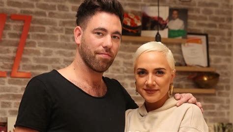 Tóth gabi, tóth gabriella magyar énekesnő. TÓTH GABI teljesen kétségbeesett! Nagy bajba került! ~ Mai ...