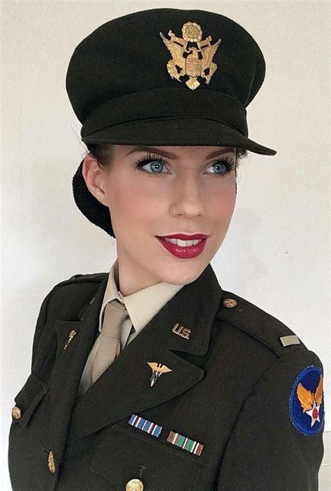 Officer In Uniform Military Women Women In Uniform Army Women