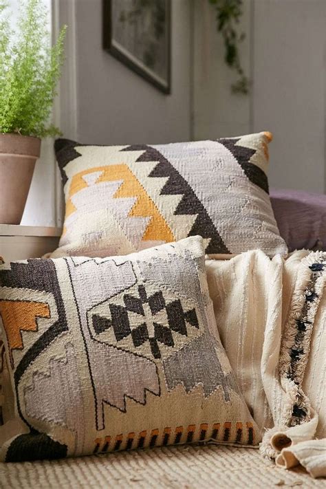 9 Lovely Moroccan Pillow That Can Increase Your Home Beauty Pillows