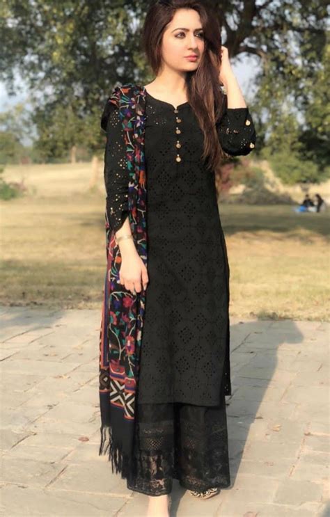 Pin By Sarah Nawaz On Black Dresses Dress Indian Style Indian Designer Outfits Pakistani