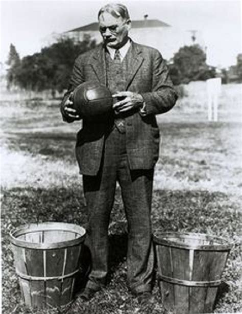En 1891 El Estadounidense James Naismith Inventó El Baloncesto La