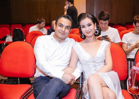Cuộc sống không một bữa cơm chung của Võ Hạ Trâm và chồng ...