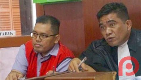 Gajinya memang lumayan, tapi belum cukup banyak untuk bisa kutabung dan menyewa kontrakan yang lebih layak agar anak dan istriku bisa dekat. Makan Gaji Satpam Fiktif, Mantan Kacab Jatim PT GUN ...