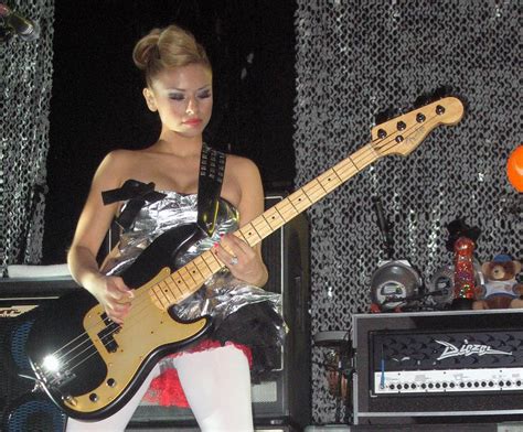 25 Best Female Bass Players With Videos Guitar Lobby