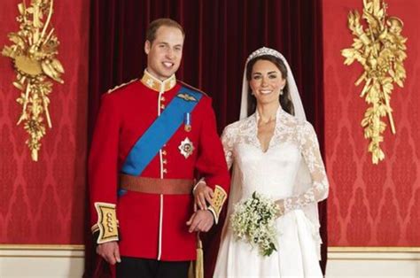 Maybe you would like to learn more about one of these? Foto Romantis Pangeran William dan Kate Middleton Rayakan 10 Tahun Pernikahan. Sweet! - CewekBanget