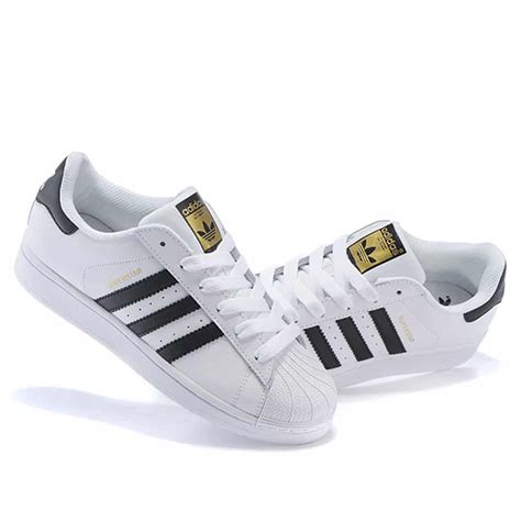 See actions taken by the people who manage and post content. ADIDAS SUPER STAR | e PAPOYTSIA
