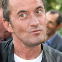 Sa femme s'est fait rouler dessus par tout le monde de paris, normal. Christophe Dechavanne victime d'un grave accident de moto ...