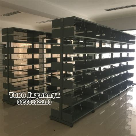 Jika buku yang dicari ada di rak, maka buku itu siap beredar, yang bisa dipinjam untuk periode waktu tertentu, misalnya empat minggu. Jual Rak Buku Perpustakaan Kota Bogor Toko Jayabaya Tokopedia
