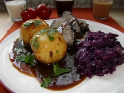 Rheinischer Sauerbraten nach Großmutters Art mit Klößen und Rotkraut