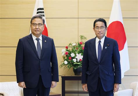 Kishida Meets Top South Korean Diplomat But Improved Ties Remain