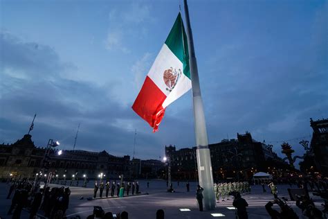 (see file history below for details. Bandera de México, emblema plagado de símbolos y elementos ...