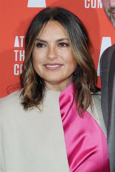 Still married to her husband peter hermann? Mariska Hargitay - 2020 Couples Choice Gala