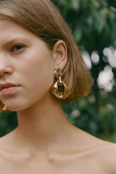 how to wear bold gold earrings how to wear fall jewelry trends 2019 popsugar fashion photo 33