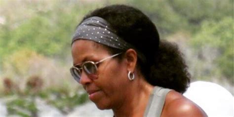 Michelle Obamas Natural Hair Has The Internet Going Wild