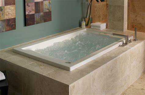 Soaking tubs are part of the dream home and owning a small bathroom doesn't mean you can't enjoy the aroma, sensation and relaxation of a good soaker tub. Soaking Tubs....Make a ComebackInternational Bath and Tile