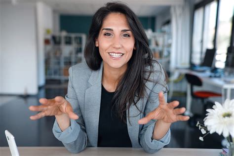 7 Hand Gestures That Will Immediately Increase The Value Of What You