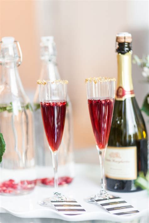 These fabulous drinks and cocktail recipes will make your 2020 new year's eve party a delicious success. Christmas Champagne Drinks - Holiday Champagne Cocktails ...