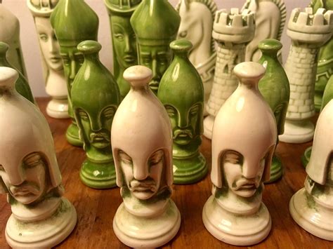 Vintage Duncan Ceramic Chess Set Pic Bite