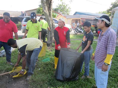 Vaksinasi gotong royong diperuntukan khusus perusahaan swasta untuk karyawannya. KHIDMAT MERU: GOTONG ROYONG DI TAMAN MERU SATU