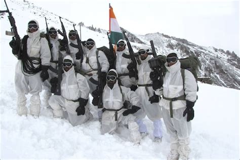 Army Deploys Special Rescue Force In Avalanche Prone Siachen News18