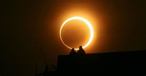 Ilustrasi gerhana matahari cincin atau annular solar eclipse yang bakal terlihat di sebagian wilayah pada 10 juni 2021 /nasa. 24+ Gambar Proses Terjadinya Gerhana Matahari Dan Gerhana ...