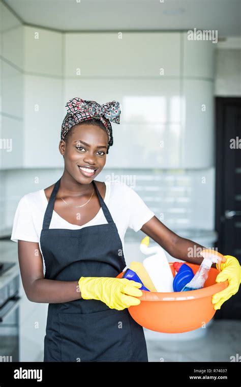 African Hotel Maid Hi Res Stock Photography And Images Alamy