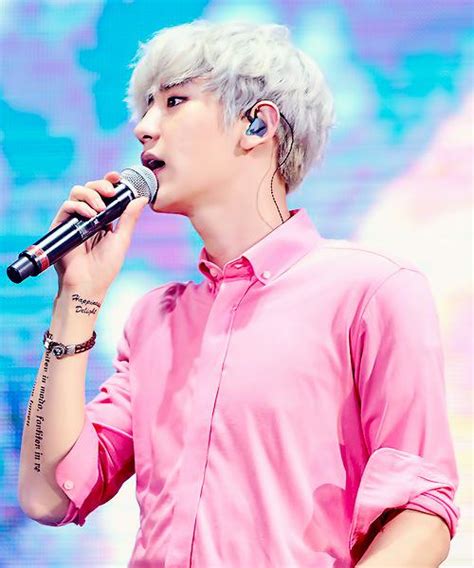 Debuted on april 8th, 2012, under sm entertainment with their first ep mama , exo rose to become the main rapper of the group, chanyeol continues to show his other abilities and charms as time goes by. exo aesthetic on Twitter: "chanyeol http://t.co/fSkeqVZJuD"