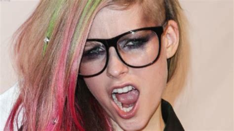Conspiracy Theory Avril Lavigne Has Been Replaced By A Doppelganger Perthnow