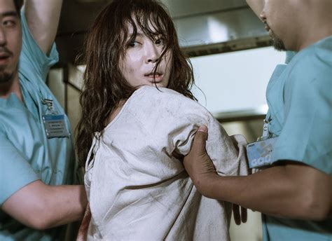 路上で突然拉致、精神病院に強制入院 韓国映画『消された女』特報公開 Cinra