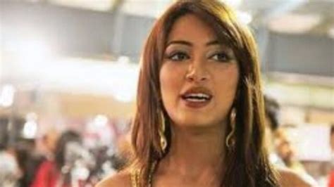 محبوبیت یک میزبان تلویزیونی سکسی، نمایانگر تضادها در پاکستان