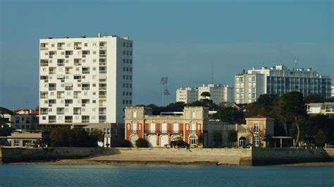 Maison neuf t5 5 pièces avec un terrain de 991 m2 à port des barques (17730), cette maison en v de 99 m2, lumineuse et fonctionnelle, présente. La Rochelle, bord de mer Port Neuf | thierry llansades ...