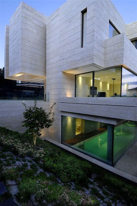Mi casa esta cerca los siguientes centros de institutos y escuelas: Family House in Pozuelo de Alarcón / A-cero | Arquitectura ...