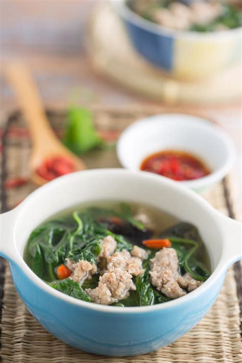 Add the spinach to the soup and puree. Spinach, Pork & Century Egg Soup Recipe | NoobCook.com