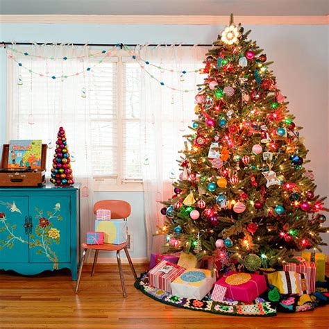 I wanted to start out with neutral christmas colors because that's what i'm going to do this year because it's the easiest! 10 Christmas Color Schemes - Christmas Decoration Ideas ...