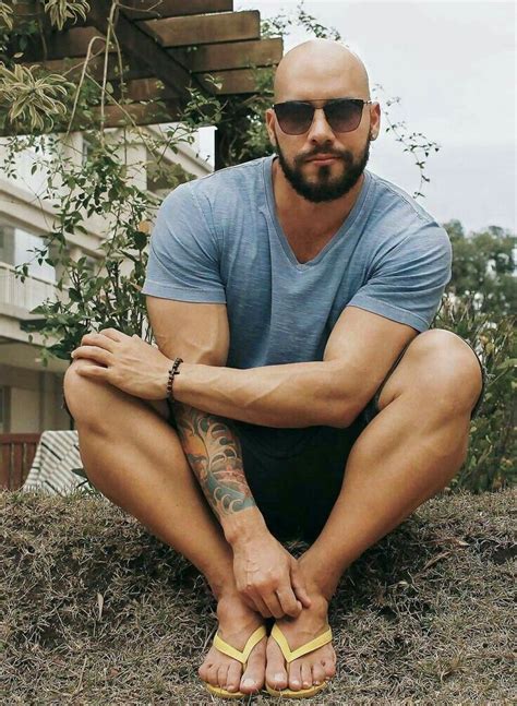 Pin By Humberto Uzcategui On Hombres Sexy Bearded Men Bald Men Barefoot Men