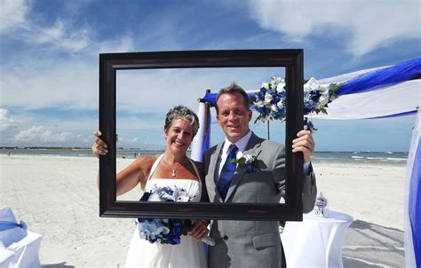 Beach Wedding Photo Idea By