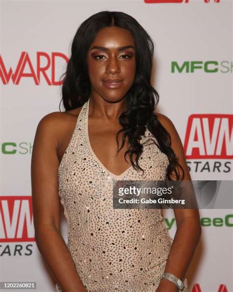 Avn Awards 2020 Photos And Premium High Res Pictures Getty Images